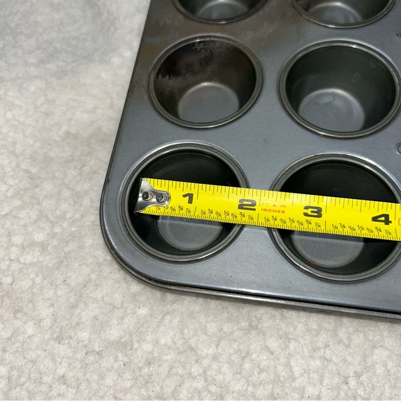 2 Mini cupcake pans with 200 paper liners Ekco & no brand pan 10" x 7.75" used - Picture 3 of 12